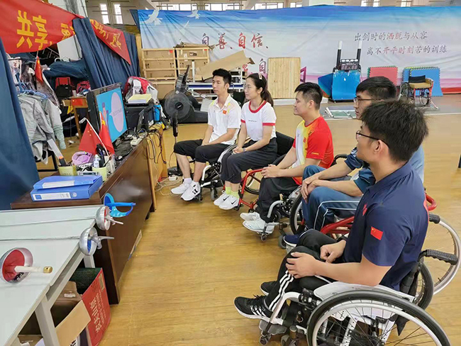 图为国家轮椅击剑队按照要求开展东京残奥会反兴奋剂教育参赛资格准入工作