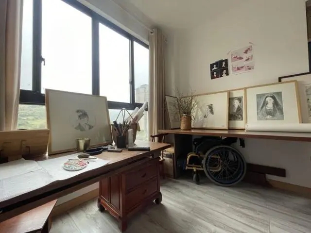 图为陈露园画室中的古典美女图