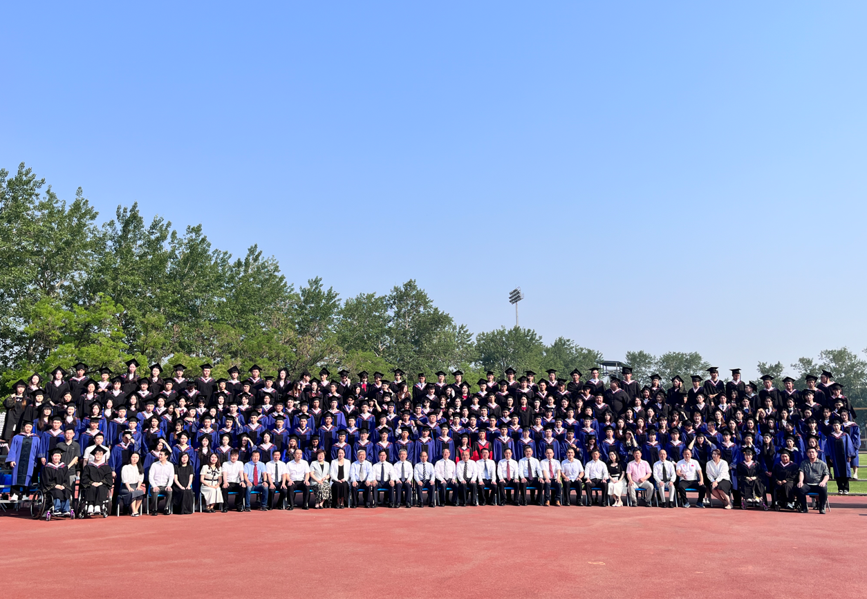 图为北京体育大学2023届全体本科毕业生合影