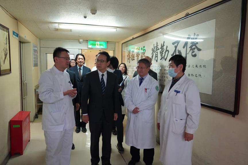 图为科室参观现场