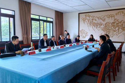 图为座谈会现场