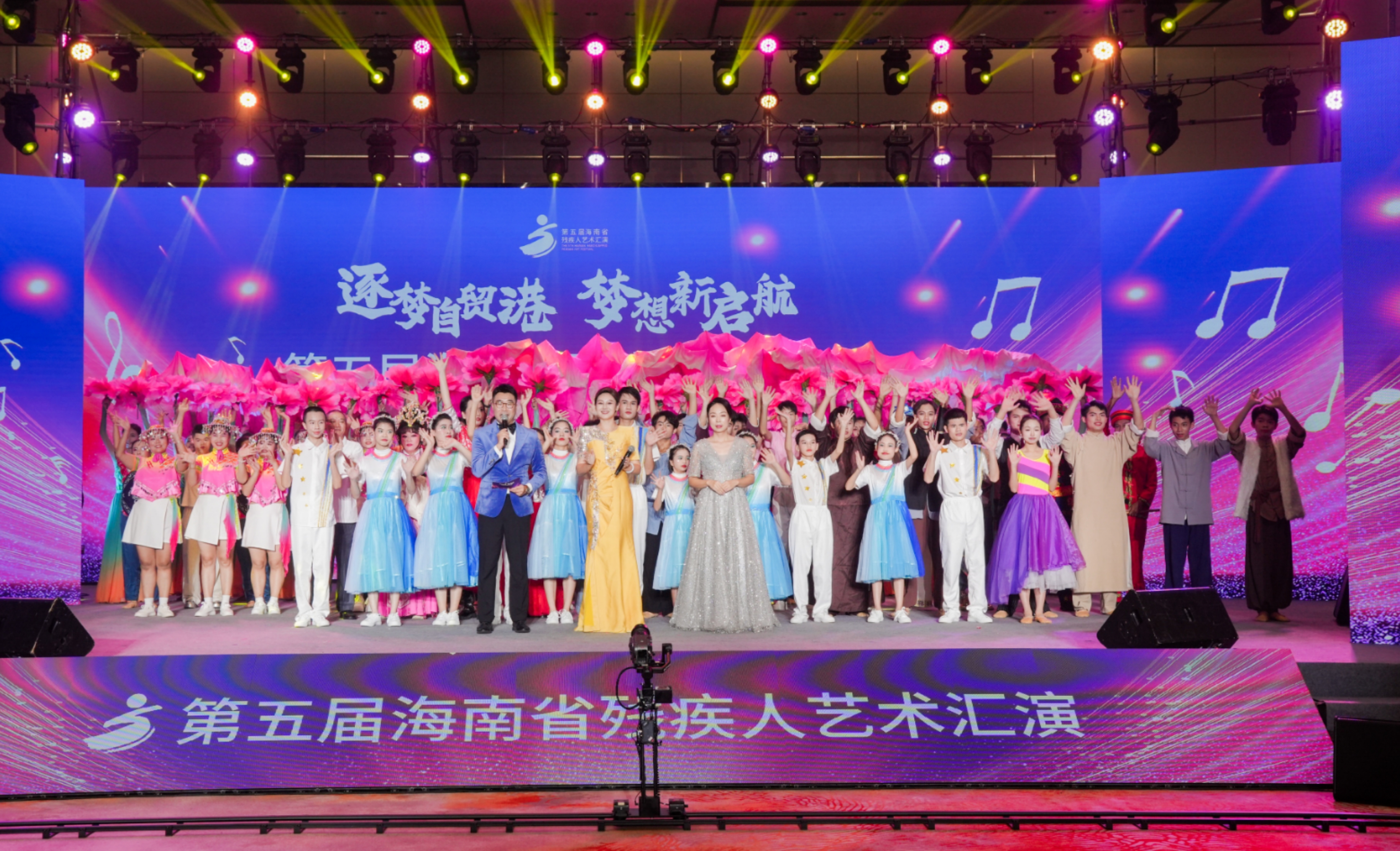图为艺术汇演现场