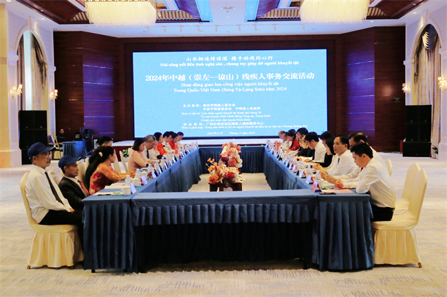 图为座谈会现场
