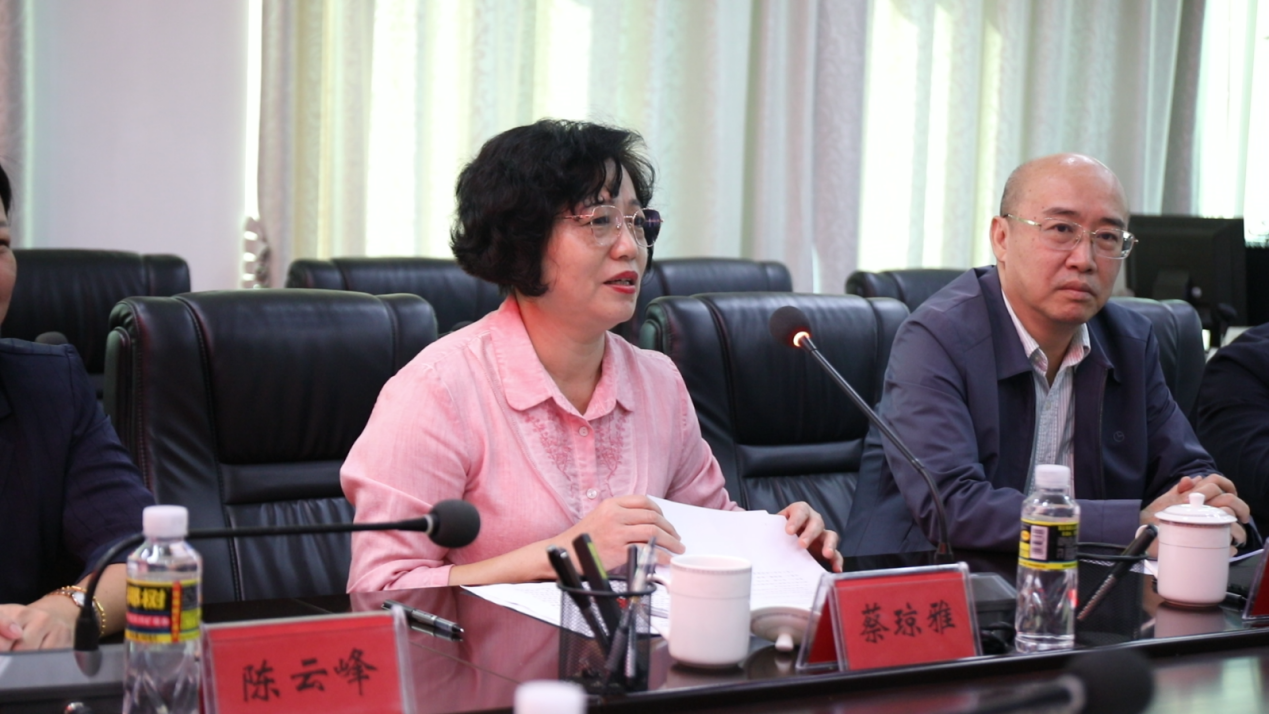 图为签约仪式现场