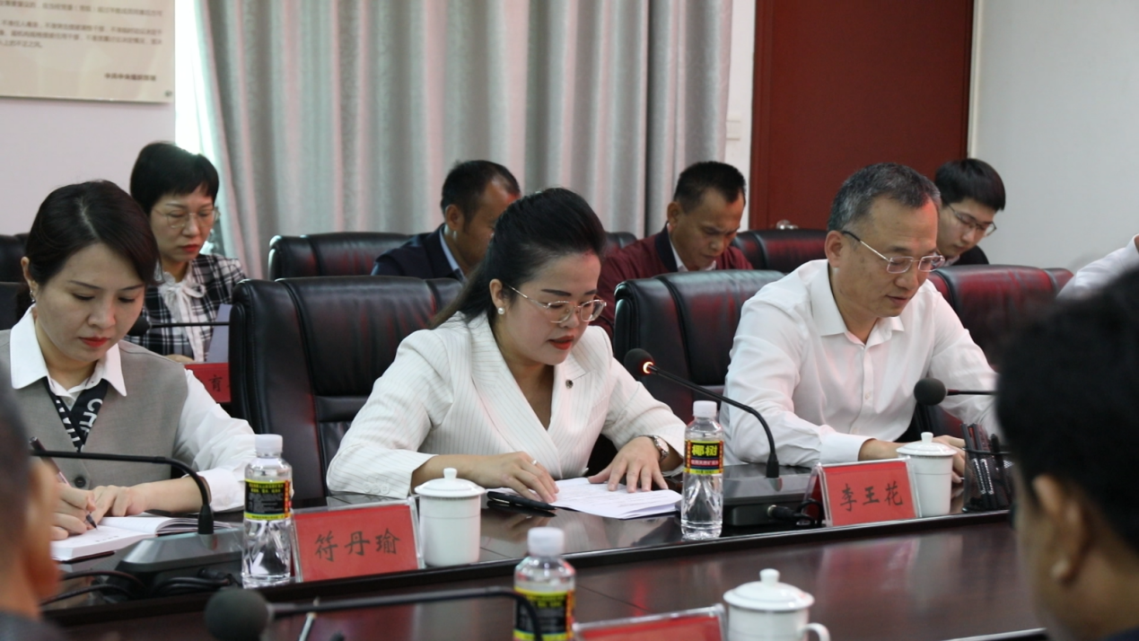 图为签约仪式现场