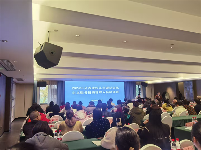 图为线下培训现场