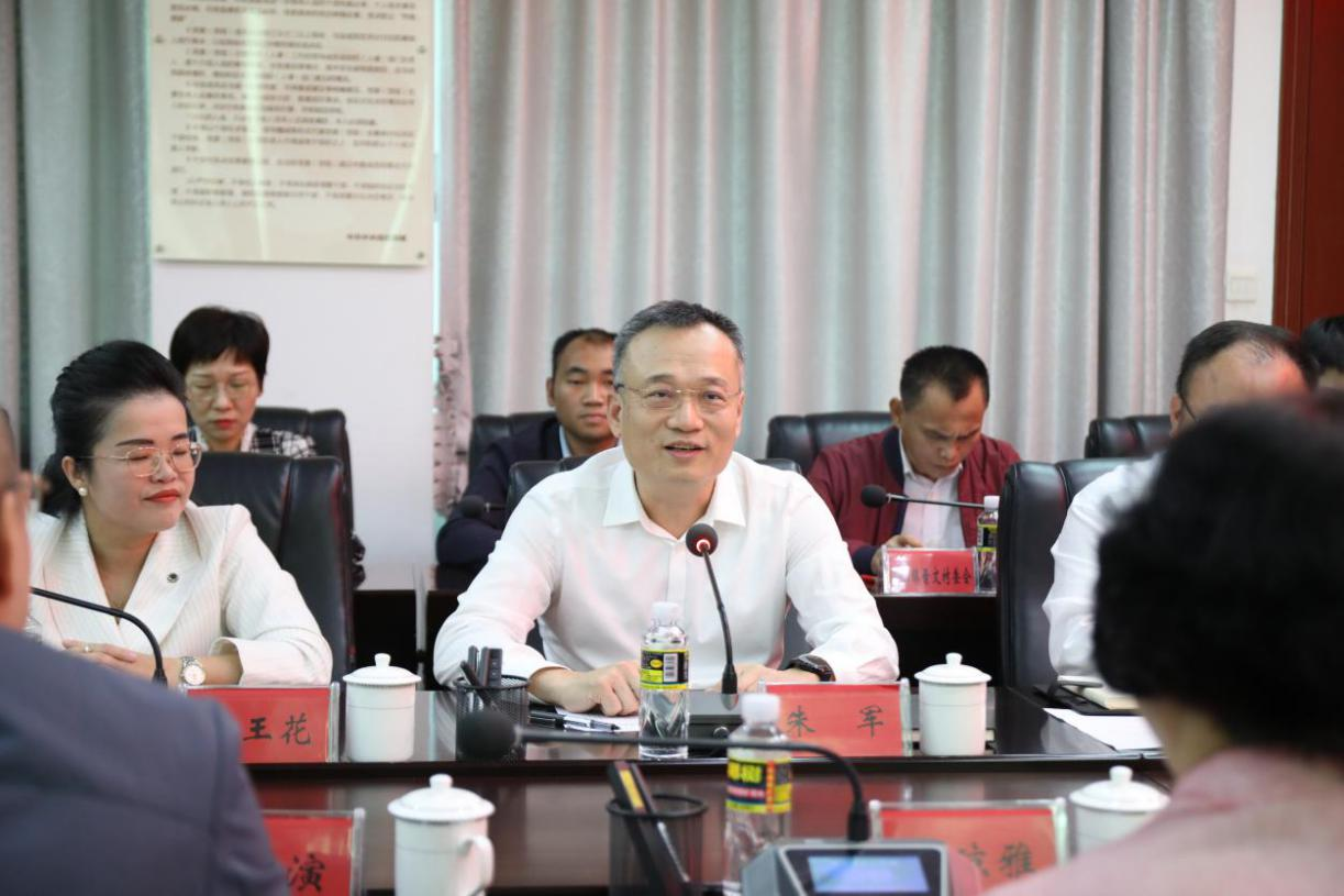 图为签约仪式现场