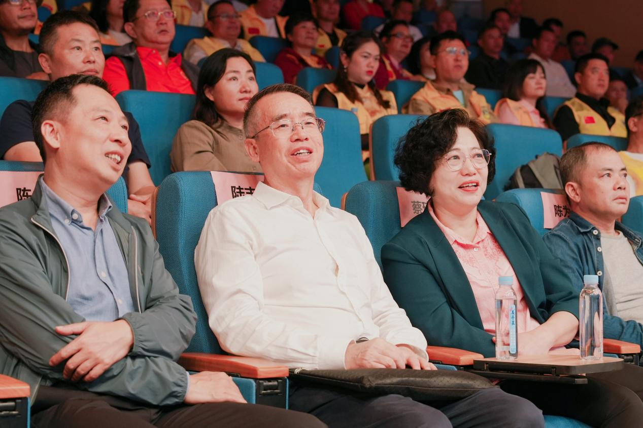 图为书画慈善拍卖会现场