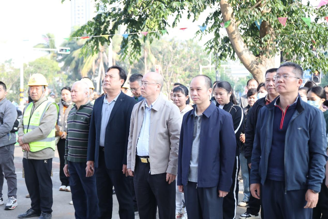 图为维修改造项目开工现场图片