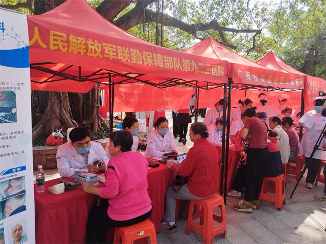 图为义诊现场