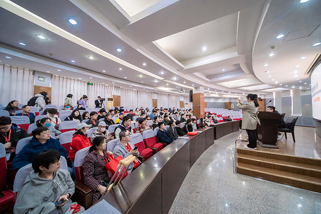 图为求职面试技巧讲座现场