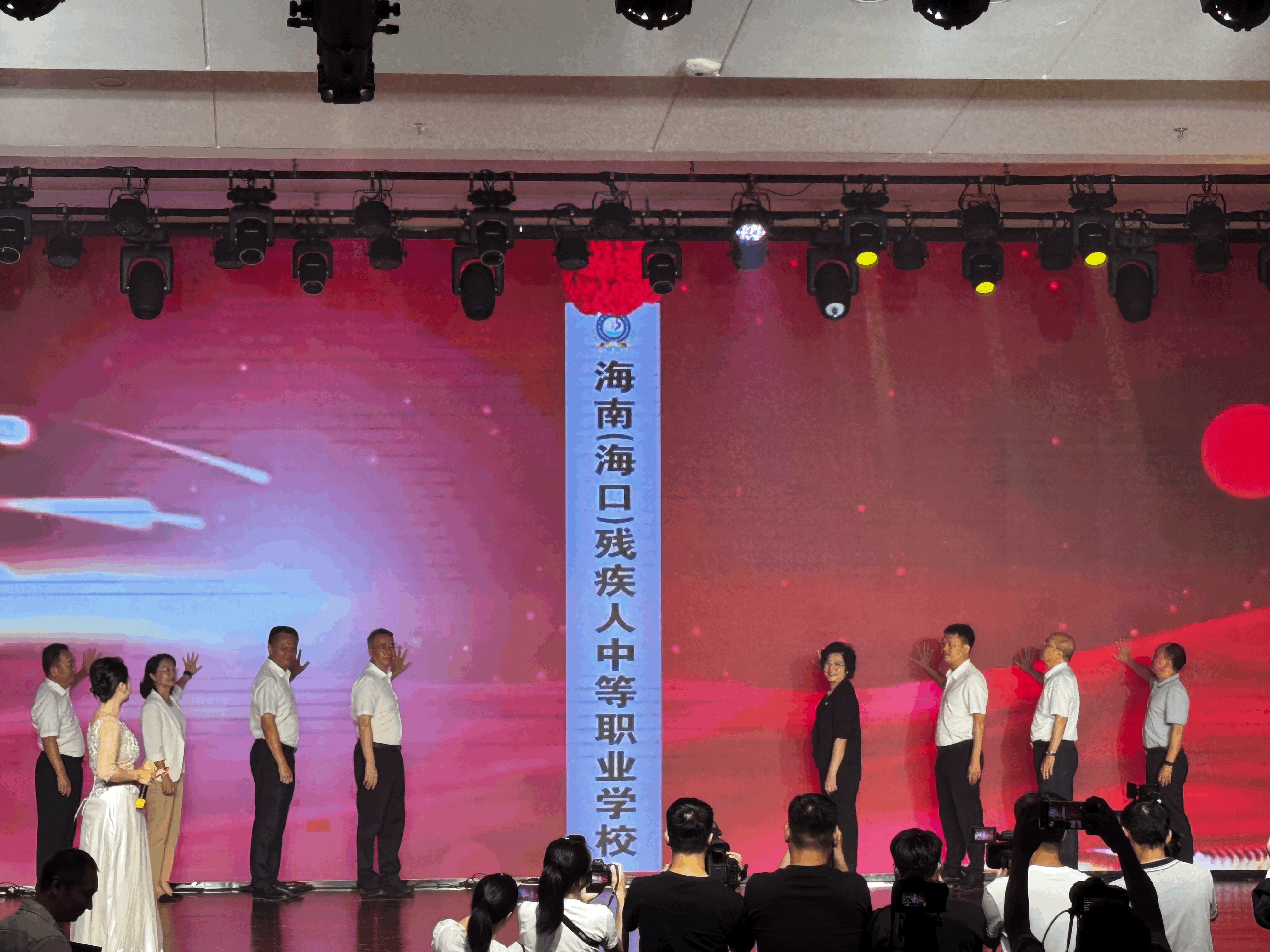 图片为现场活动图片