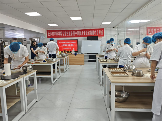 图为考点现场