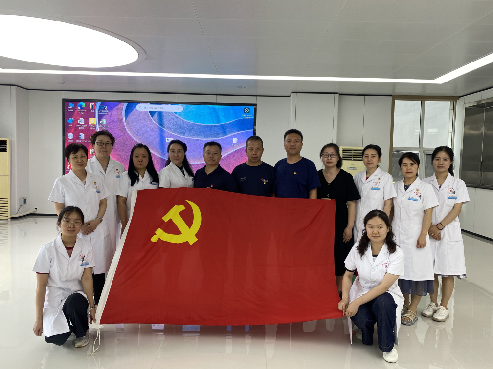 图为各党支部党员合影
