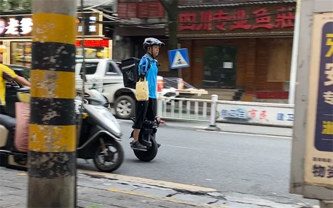 图为李向阳