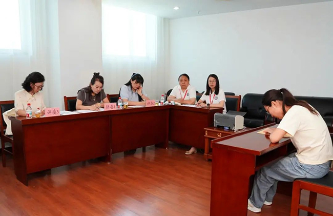 图为盲人组视障学生参赛现场