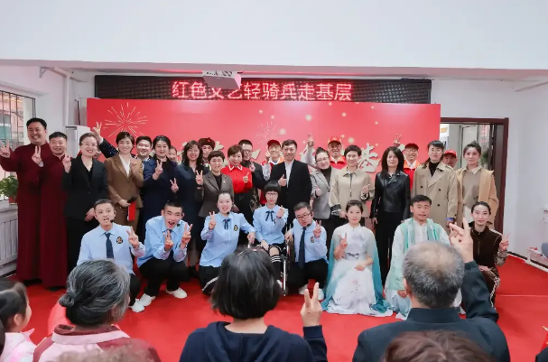 图为红色文艺轻骑兵活动合影