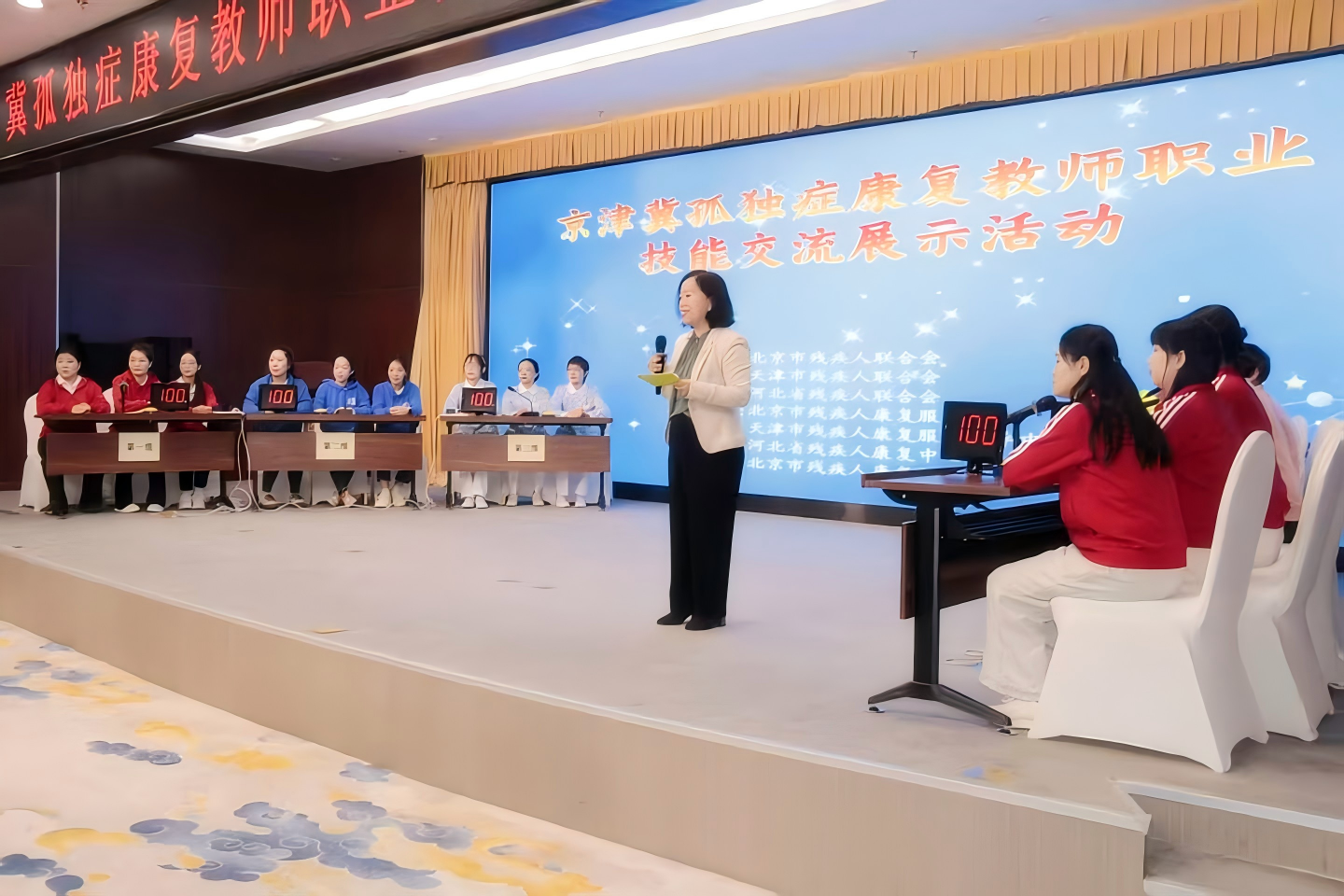 图为知识竞答现场