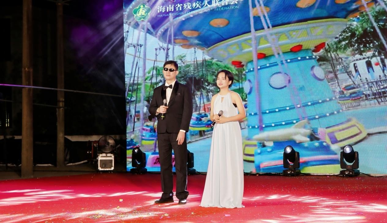 图片为巡演活动现场图片