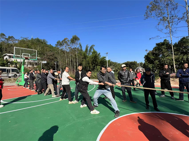 图为民族体育竞技活动现场