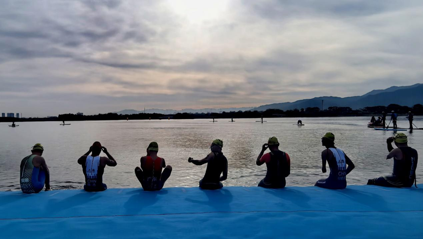 图为铁人三项比赛现场