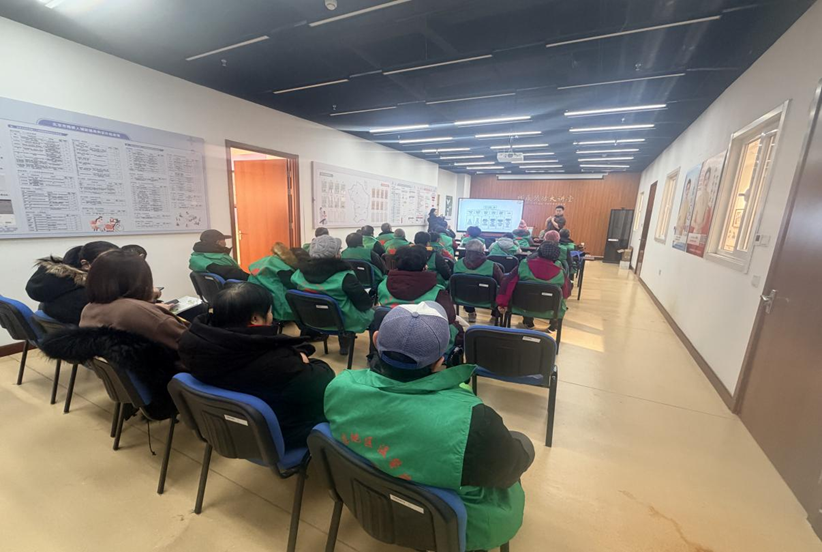 图为辅助器具使用指导和科普宣教