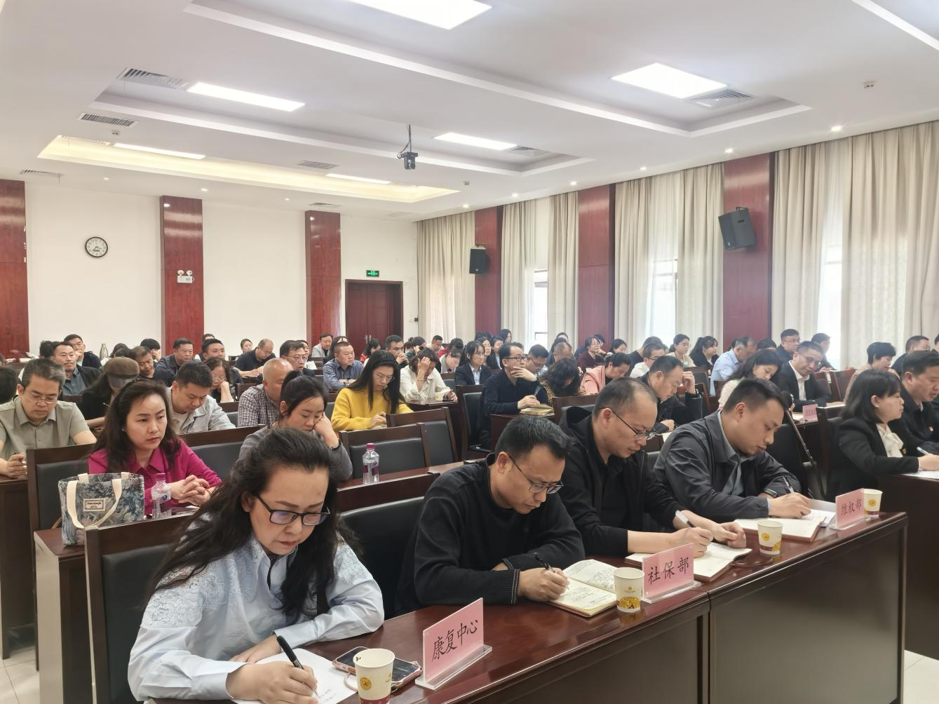图为会议现场