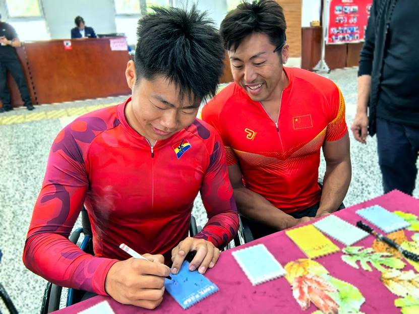 图为运动员书写心得