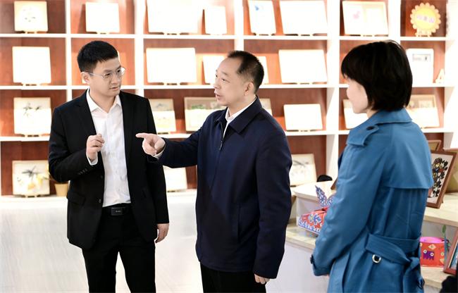 图为调研现场