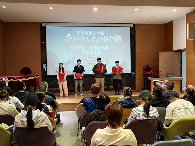图为活动现场