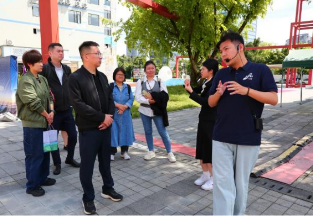 图为活动现场