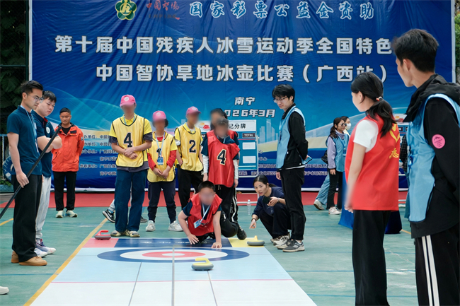 图为比赛现场