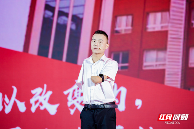 图为罗小小 图为罗小小