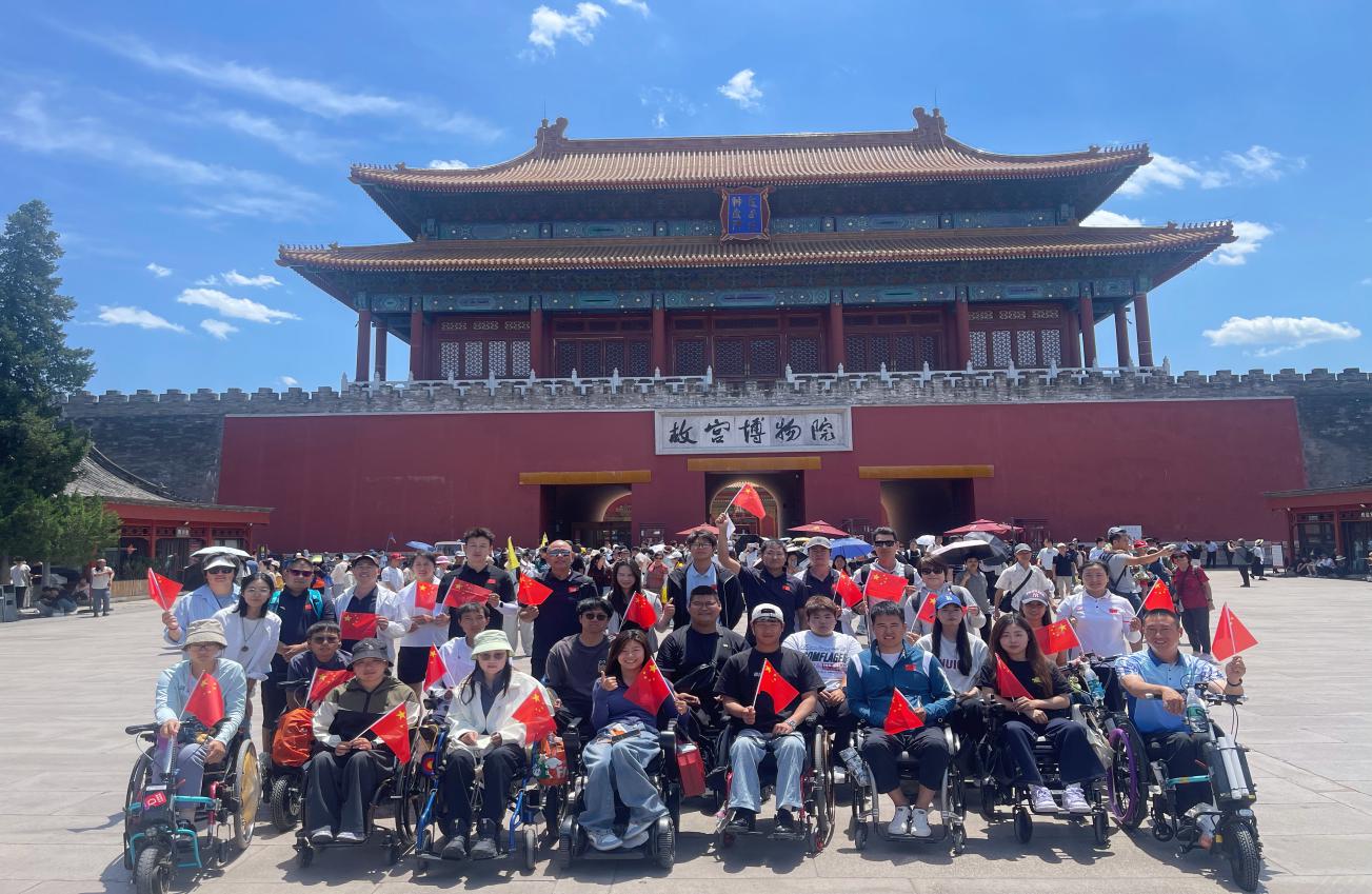 图为集训队在故宫博物院合影 图为集训队在故宫博物院合影
