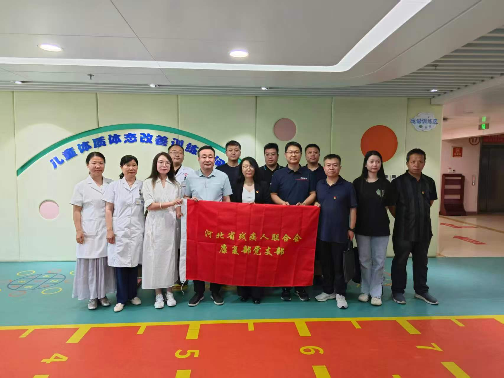 图为活动现场 图为活动现场